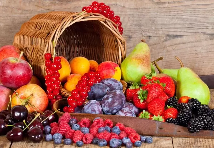 фрукти і ягоди для яєчної дієти