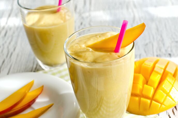 Смузі з манго та апельсином на йогуртовій основі для позбавлення від зайвої ваги