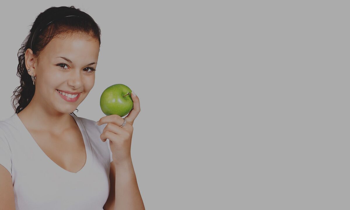 Рекомендується з'їсти яблуко, щоб заглушити почуття голоду під час дієти на гречку