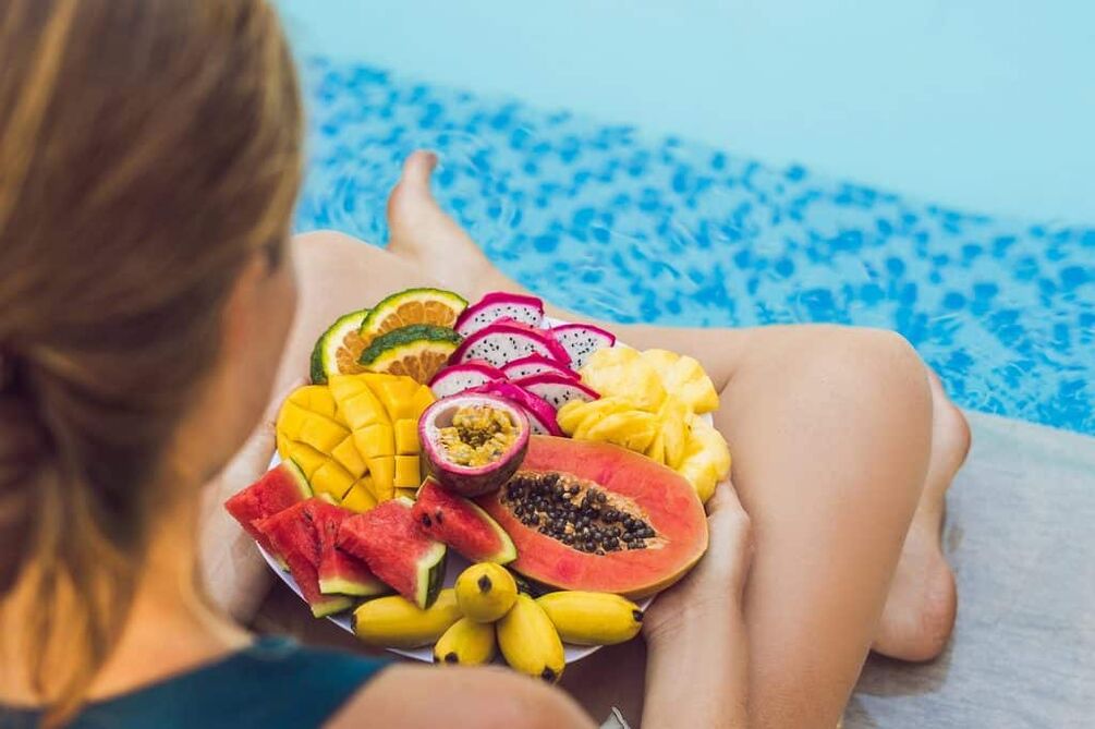 При погіршенні самопочуття під час дієти необхідно вживати фрукти