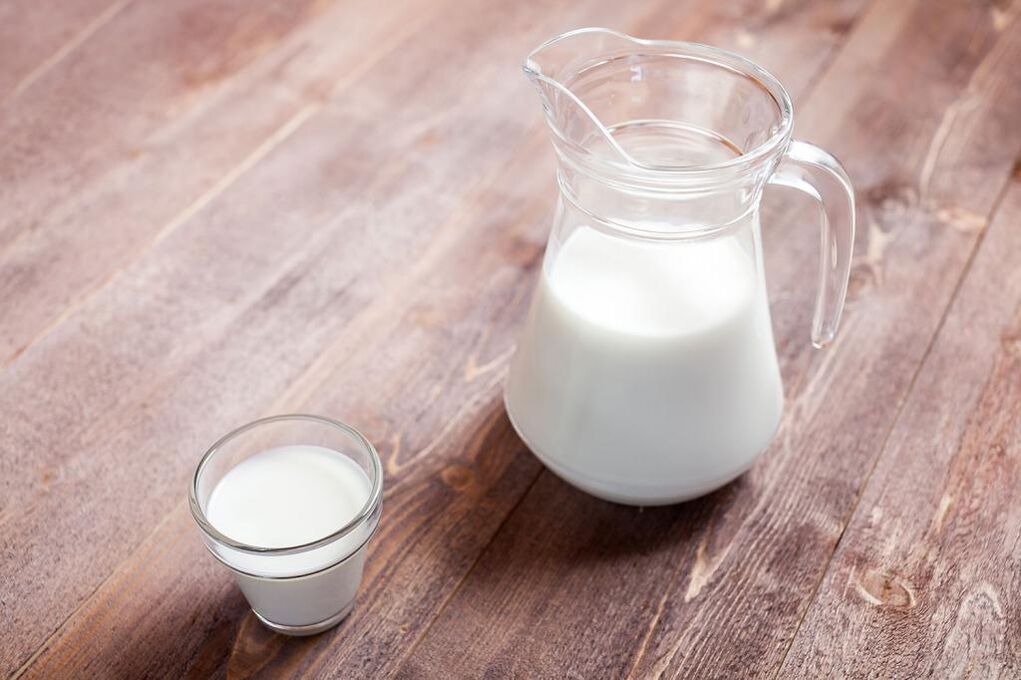 У дієтичне меню при виразці шлунка входить нежирне молоко