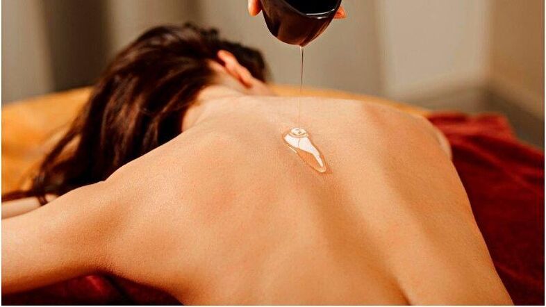 Схуднути та підтягнути шкіру тіла допоможе масаж із лляною олією